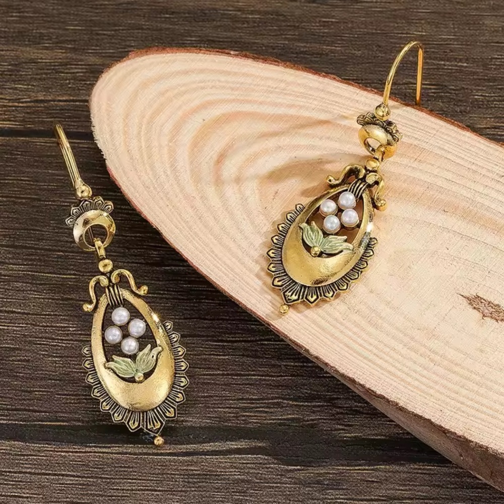 Antique Gold Drop Earrings with Pearls & Leaf Detail - Picture 11 of 13